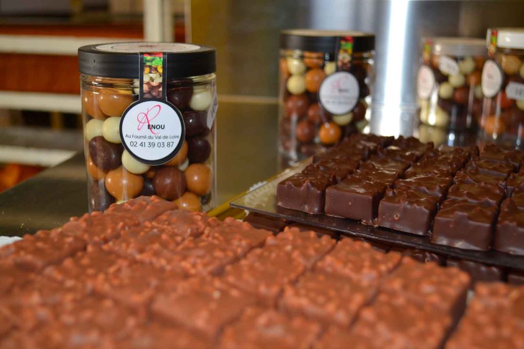 Au Fournil du Val de Loire. Boulangerie Pâtisserie à Montjean sur Loire : boulanger artisanal, pains bio, pains spéciaux, gâteaux, viennoiseries, chocolatier, pièces montées dans le Maine et Loire