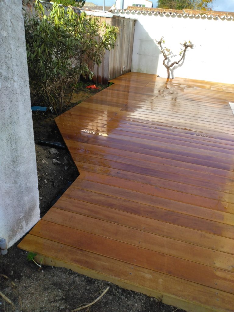 Aménagement extérieur jardin terrasse en bois L'Arrosoir Bleu Île de Ré