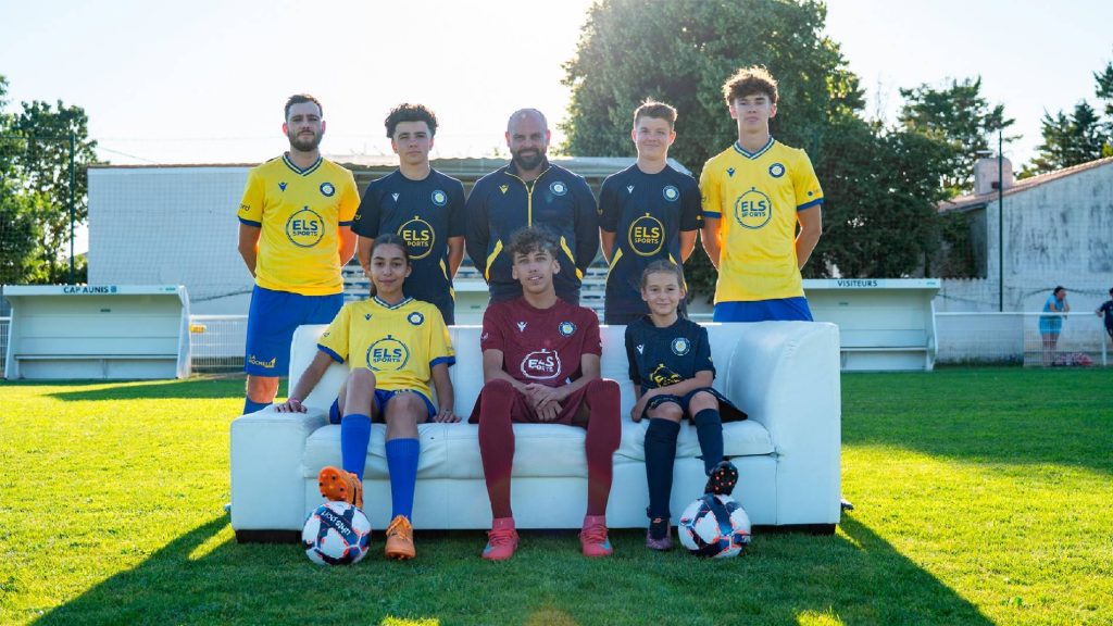 Textile personnalisé équipe de football ELS Sports à la Rochelle